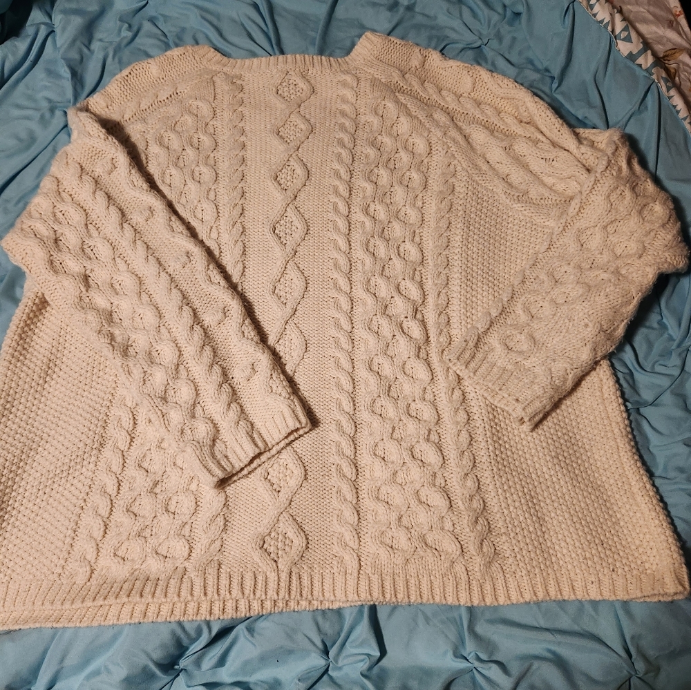 Coldwater creek crew cream/off-white cable knot with button detail 2x